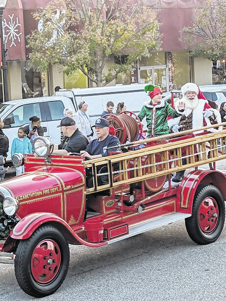 129121904_web1_Santa
Santa arriving in Elizabethtown.