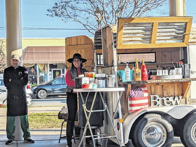 <p>Kelly and Bo Barefoot smile as they serve delicious drinks, provided by the Elizabethtown-White Lake Area Chamber of Commerce, to attendees.</p>