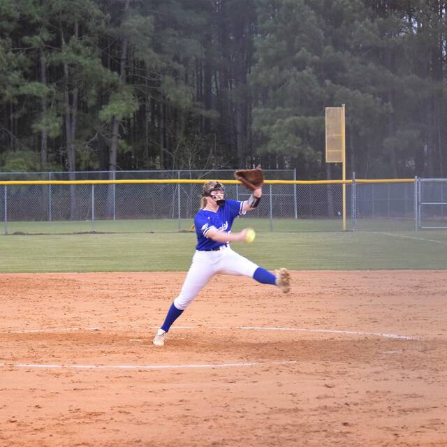 129509267_web1_EBvWBsb2_1
East Bladen senior Laura Davisson pitching heat in the center circle.
Alex Brooks | Bladen Journal