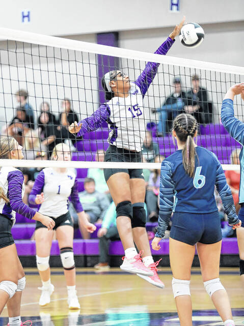 131727429_web1_01_West_Bladen_West_Columbus_volley
The West Bladen volleyball team swept West Columbus in three sets on Tuesday.
Ken Armstrong / kenarmphoto.com