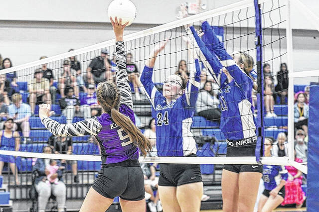 131729793_web1_East_Bladen_West_Bladen_volleyball_1
West Bladens Greer Pope (9) returns the ball as East Bladens Aubrei Nixon (24) and Taylor Dowless (11) go for the block during Wednesdays volleyball match.
Layne Ross / @Lrmixes