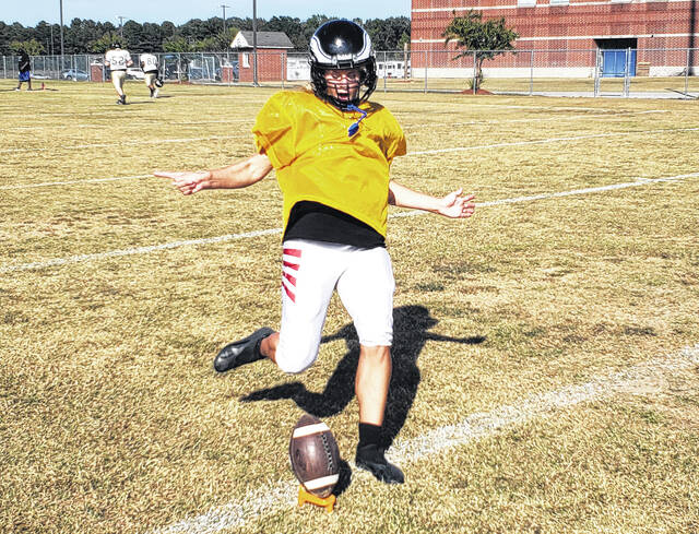 131807099_web1_Kenley_Parks_kicker_approach
East Bladen JV football team kicker Kenley Parks practices her kicking.
Sonny Jones / Bladen Journal
