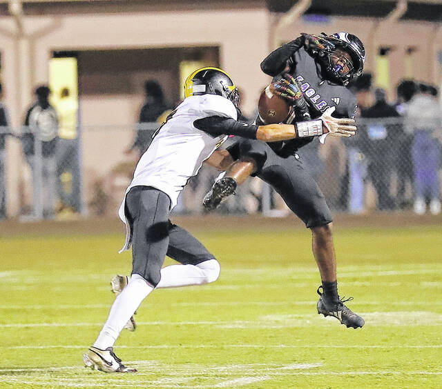 131813941_web1_East_Bladen_Hobbton_football_02
An East Bladen and Hobbton player battle for the ball during Fridays game. The game was suspended in the third quarter because of a thunderstorm with East Bladen leading 14-12.
Kenneth Armstrong / <a href="https://www.kenarmphoto.com/" target="_blank">kenarmphoto.com</a>
