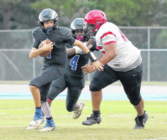 <p>East Bladen JV quarterback Ryne Priest runs past a Union defender in Thursday’s game at Lenon Fisher Stadium.</p>
                                 <p>Kenneth Armstrong / kenarmphoto.com</p>