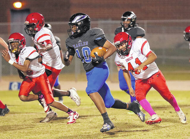 <p>The East Bladen junior varsity football team defeated Union 35-0 on Thursday to close their season with a 6-3 record.</p>
                                 <p>Kenneth Armstrong / kenarmphoto.com</p>