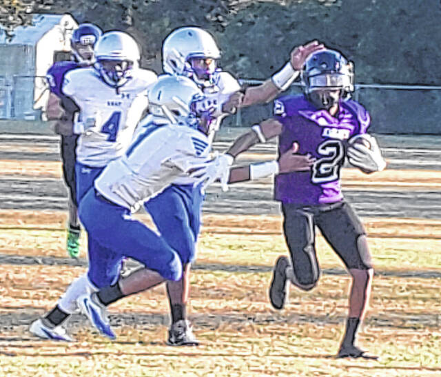 <p>The Bladen County middle school football jamboree Thursday featured West Bladen (purple) and East Bladen (white).</p>
                                 <p>Sonny Jones / Bladen Journal</p>