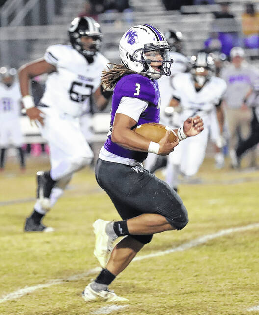 <p>West Bladen’s Justin Spaulding (3) on the run against South Columbus.</p>
                                 <p>Kenneth Armstrong / kenarmphoto.com</p>