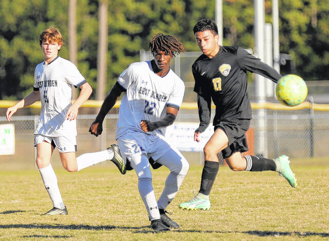 131899242_web1_East_Bladen_Hobbton_soccer_103
East Bladens Davion Lewis (22) and Hobbtons Efer Ramos (17) battle for the ball during Fridays Carolina Conference boys soccer tournament championship game. Hobbton won 4-1.
Kenneth Armstrong / <a href="https://www.kenarmphoto.com/" target="_blank">kenarmphoto.com</a>