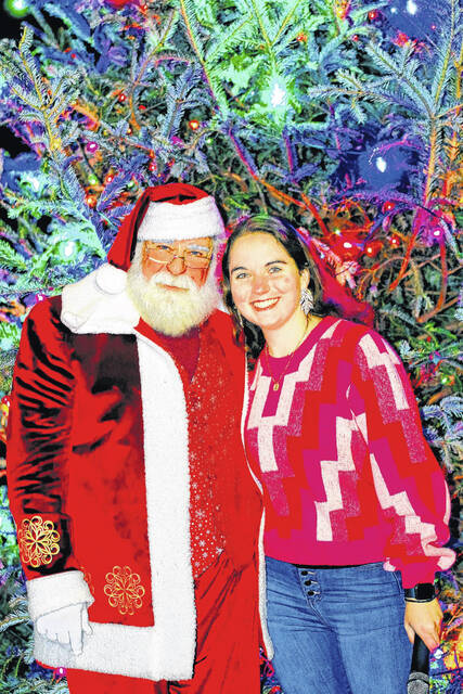 131977450_web1_IMG_4368
Elizabeth Cashwell was the emcee for the Tree Lighting festival at the Grand Regal on Goldstons Beach Nov. 30.