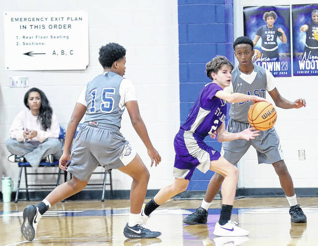 131989391_web1_West_Bladen_East_Bladen_JV_Boys
West Bladens Drake Gause (2) makes a pass between East Bladens Prince Powell (15) and John High (12).
Kenneth Armstrong / <a href="https://www.kenarmphoto.com/" target="_blank">kenarmphoto</a>