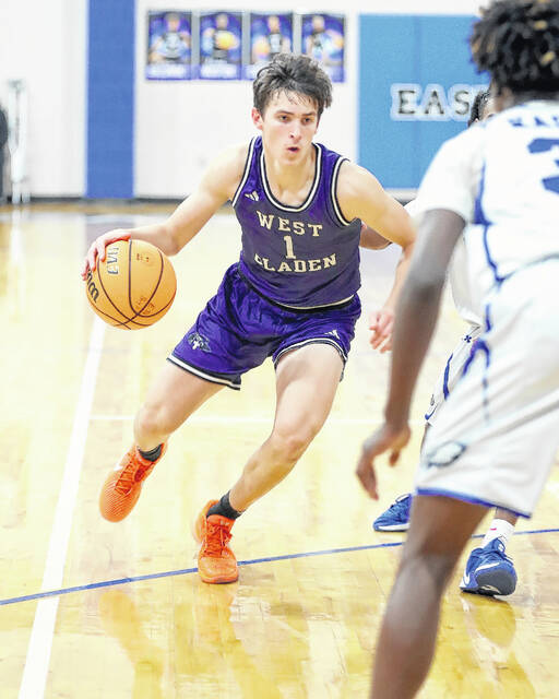 131989439_web1_West_Bladen_East_Bladen_boys_basketball_01
Jackson Pait (1) scored 29 points Tuesday in leading West Bladen to victory against county rival East Bladen.
Kenneth Armstrong / <a href="https://www.kenarmphoto.com/" target="_blank">kenarmphoto.com</a>