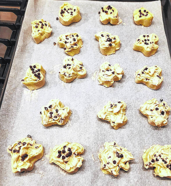 <p>Place on the parchment on the baking pan.</p>
