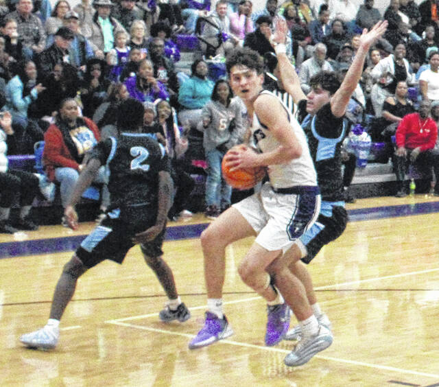 <p>West Bladen’s Jackson Pait (1) split two South Brunswick defenders.</p>
<p>Sonny Jones / Bladen Journal</p>