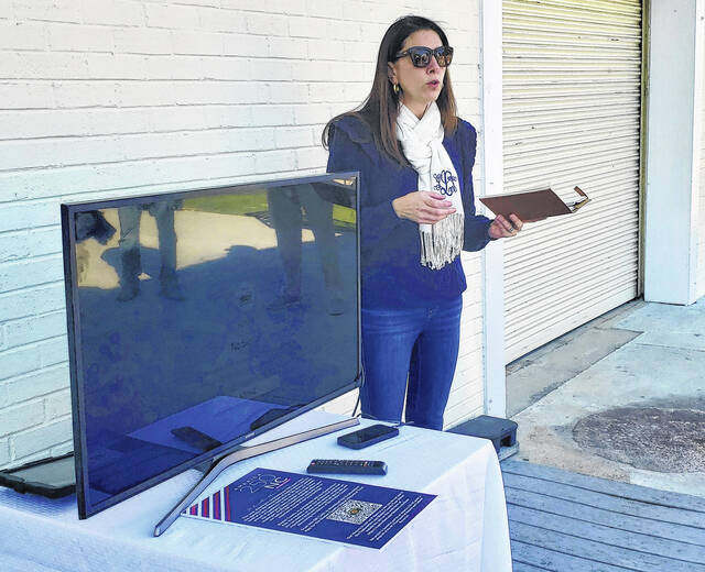 132138829_web1_021726Leggett_app
Jennifer Leggett shows how to use the ExploreHere app to visit historical sites in Bladen County.
Sonny Jones / Bladen Journal