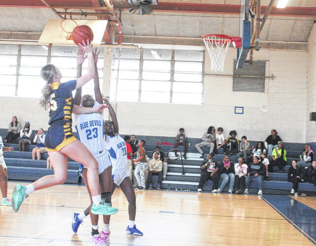 <p>Bladenboro’s Ady Carroll (35) drives to the basket against Clarkton’s Zoey Graham.</p>
<p>Sonny Jones / Bladen Journal</p>