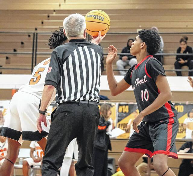 <p>Tar Heel’s Derion Parker and Elizabethtown’s Jabrel Rogers (5) preparing for the opening jump ball.</p>
<p>Austin Smith / BladenCo Sports</p>