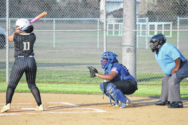 East Bladen catcher Niyah Wooten awaits the pitch as Clintons Carmella Carlton (11) prepares to hit.
                                 Xavier Potts / East Bladen journalism class