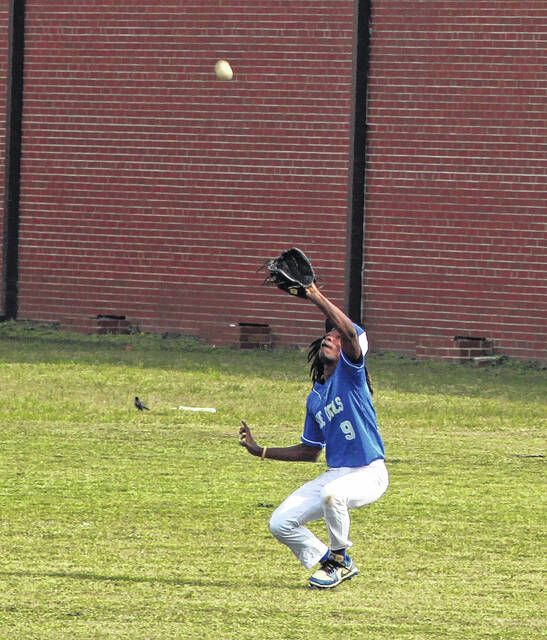 Clarktons Alondell Smith (9) catches a fly ball for an out against Williams Township.
                                 Sonny Jones / Bladen Journal
