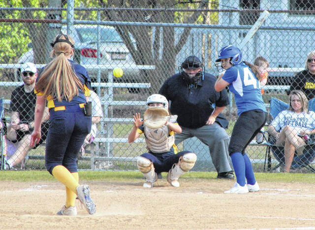 Bladenboro pitcher Caity McLaurin makes a pitch to a Clarkton batter.
                                 Sonny Jones / Bladen Journal
