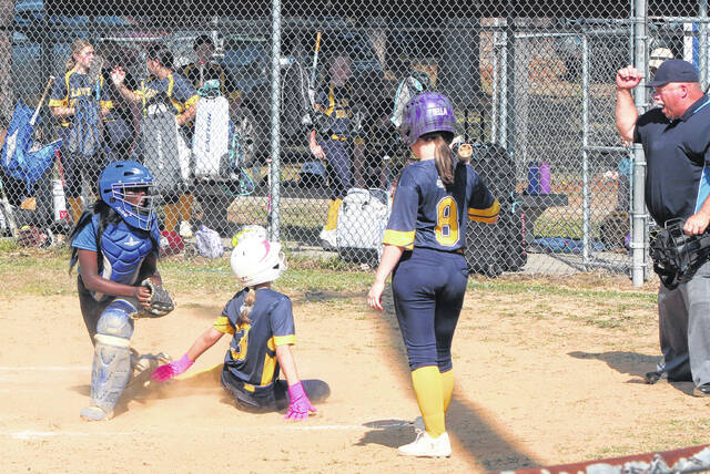 Bladenboros Kylee Davenport (3) is tagged out at home by Clarkton catcher Zariah Dill.
                                 Sonny Jones / Bladen Journal