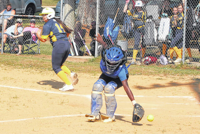 Clarkton catcher Zariah Dill reaches for the ball against Bladenboro.
                                 Sonny Jones / Bladen Journal
