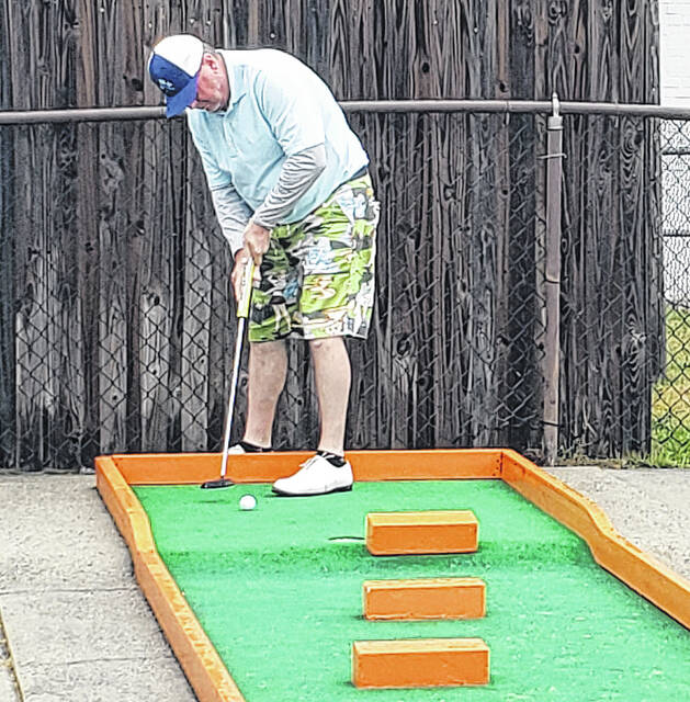 A player taps in a putt for a par-2 on Sunday, April 26.
Sonny Jones / Bladen Journal
