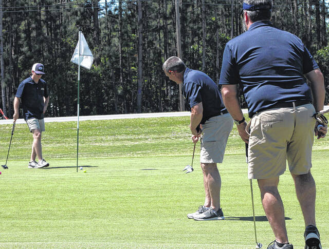 Elizabethtown Rotary hosts scholarship golf tournament