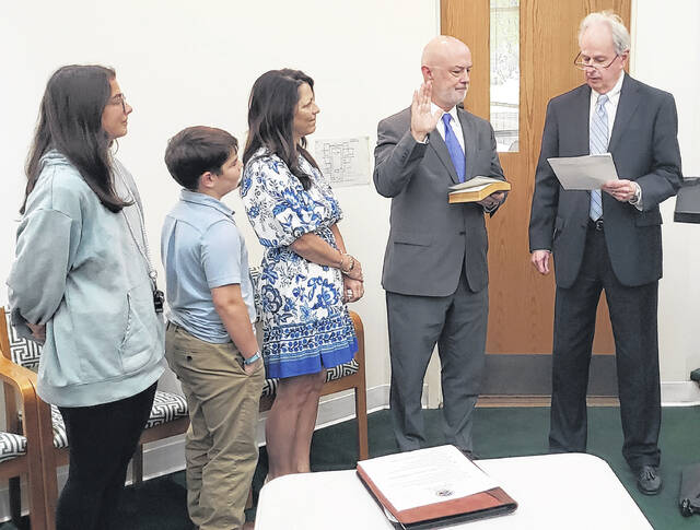 Town of Elizabethtown town manager Eddie Madden (second from right) receives the oath of office from town attorney Goldston Womble on Tuesday, May 26 as Maddens family looks on.
Sonny Jones / Bladen Journal
